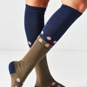 Flower colorblock knee highs